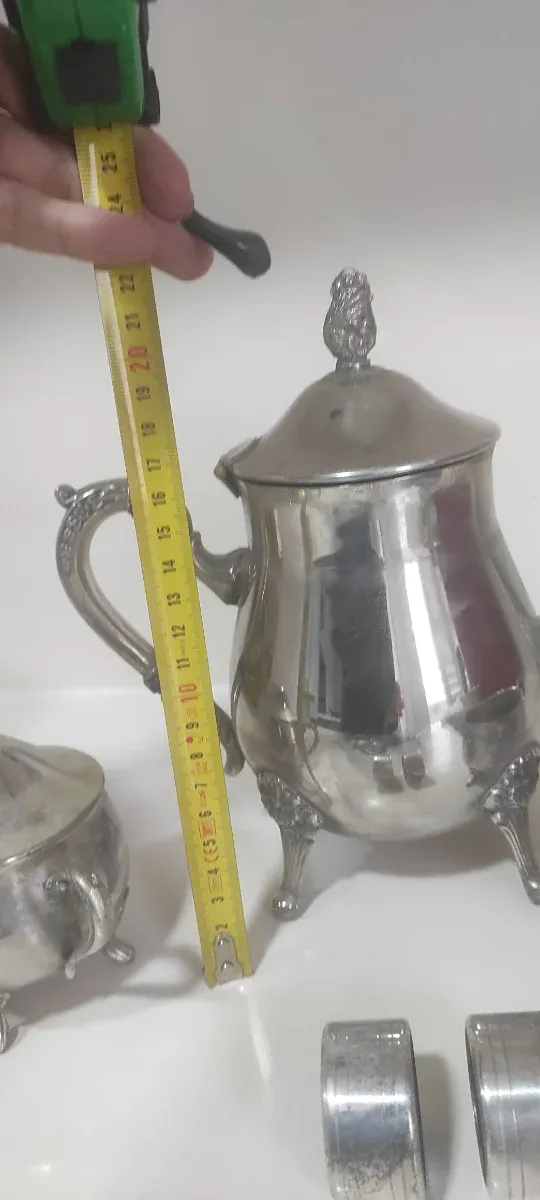 Lote plata: tetera, azucarero, lechera y 2 serv