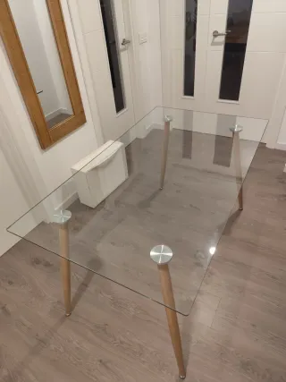 Tavolo da pranzo in vetro e legno