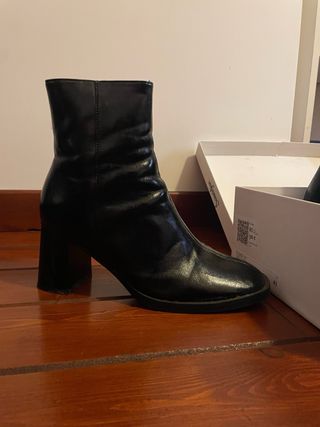 Stivali neri in pelle con tacco