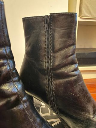 Stivali neri in pelle con tacco