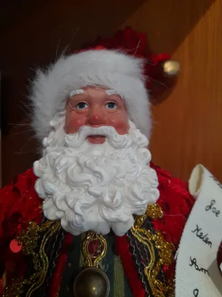 Babbo Natale con lista regali