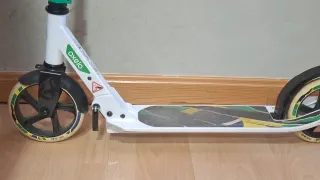 Patinete Oxelo blanco y amarillo