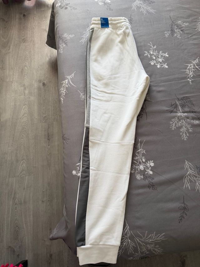 Pantalón chándal Adidas blanco a estrenar