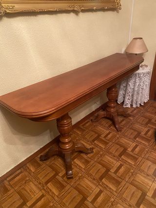 Tavolo consolle allungabile in legno. Elegante con design classico. Mai usato.