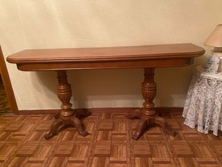 Tavolo consolle allungabile in legno. Elegante con design classico. Mai usato.