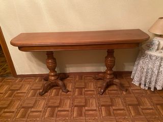 Tavolo consolle allungabile in legno. Elegante con design classico. Mai usato.