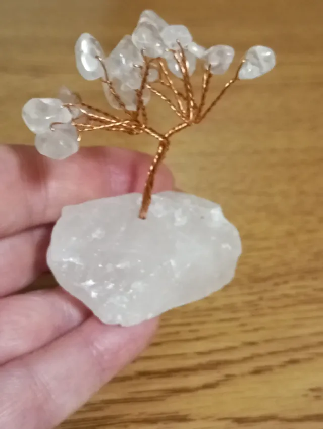 Albero di quarzo bianco artigianale