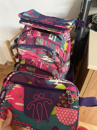 Mochila y estuches Totto