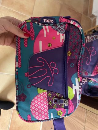 Mochila y estuches Totto
