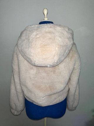 Cazadora cropped pelo capucha beige T. S