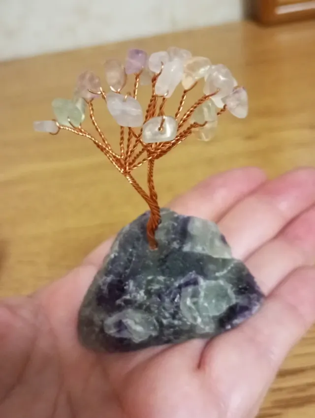 Albero di fluorite con base in pietra