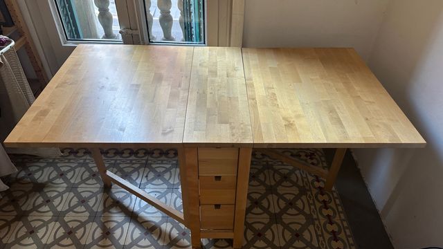 Mesa de comedor abatible de madera. Como nueva!!