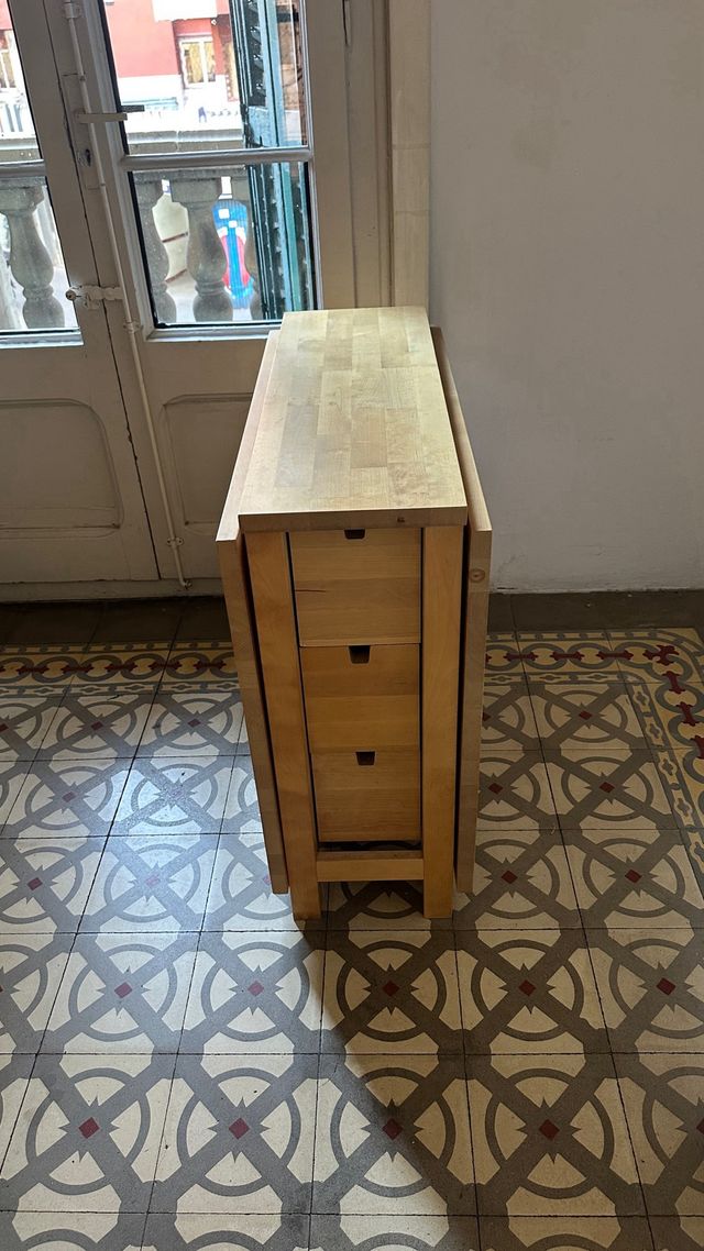 Mesa de comedor abatible de madera. Como nueva!!