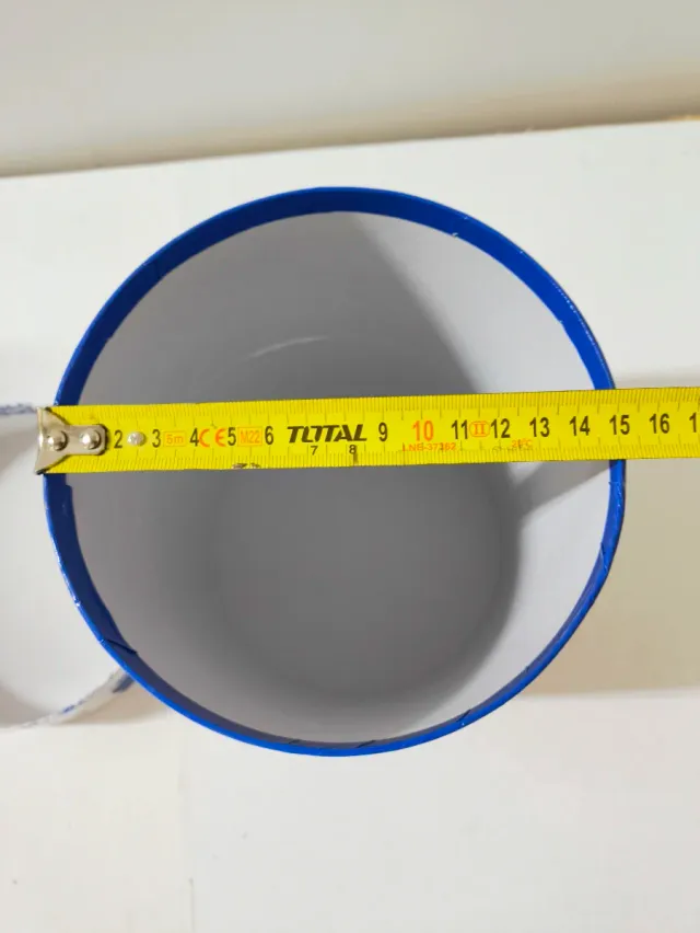 Elegante Caja Redonda Azul y Blanca