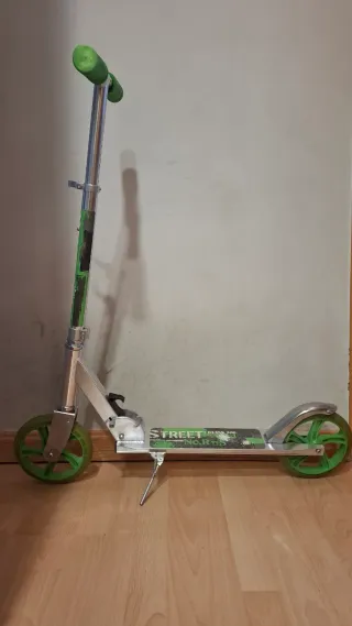 Patinete Street con ruedas verdes