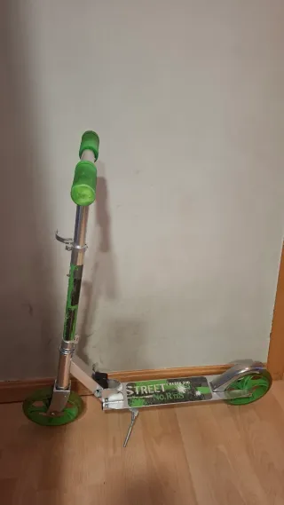 Patinete Street con ruedas verdes