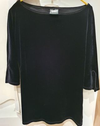 Blusa UNIT terciopelo negro manga 3/4