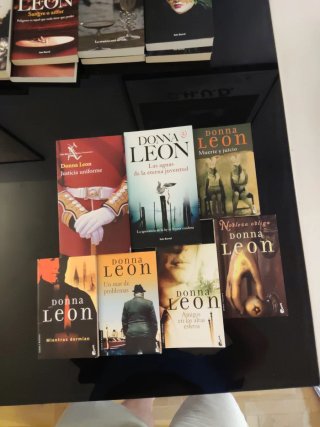Colección Donna Leon