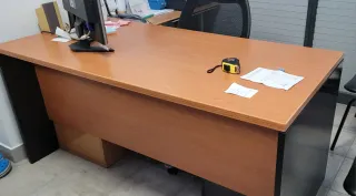 Mesa de despacho madera y metal