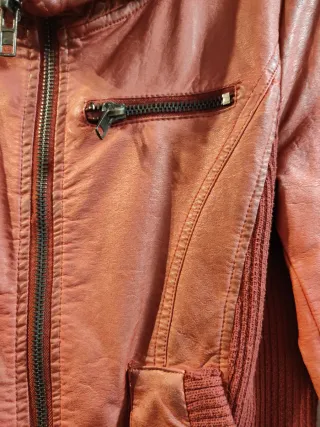 Cazadora polipiel roja talla M