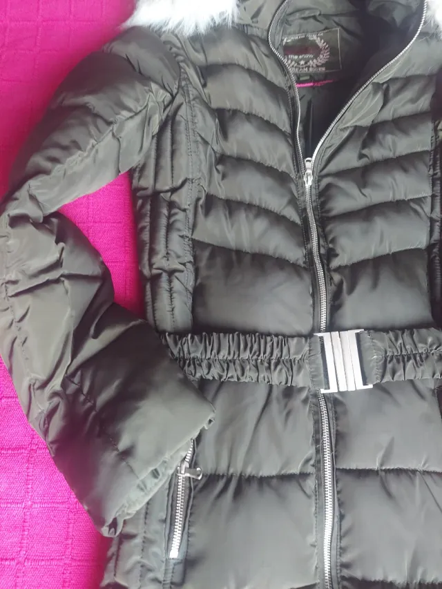 Chaqueta invierno verde con capucha