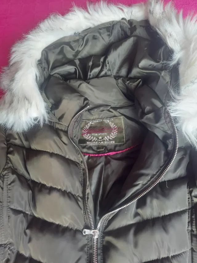 Chaqueta invierno verde con capucha