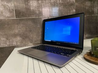 Portátil ASUS con pantalla táctil 3h de batería