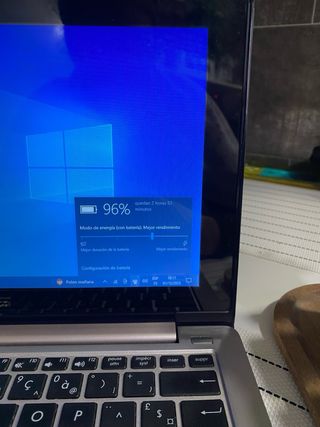 Portátil ASUS con pantalla táctil 3h de batería