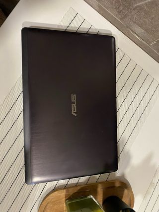 Portátil ASUS con pantalla táctil 3h de batería