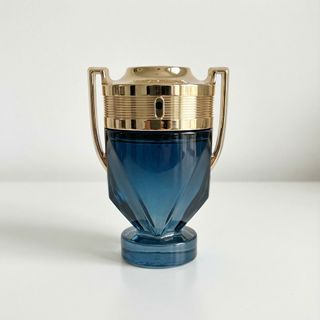 Perfume Invictus Paco Rabanne Azul y Dorado