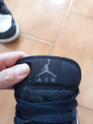 Nike Air Jordan 1 Mid Negro Blanco