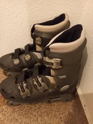 Patines en línea ajustables para niños.