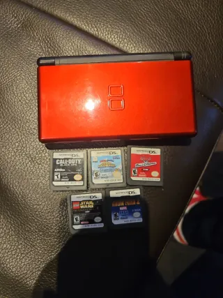 Nintendo DS Lite Roja + 5 Juegos