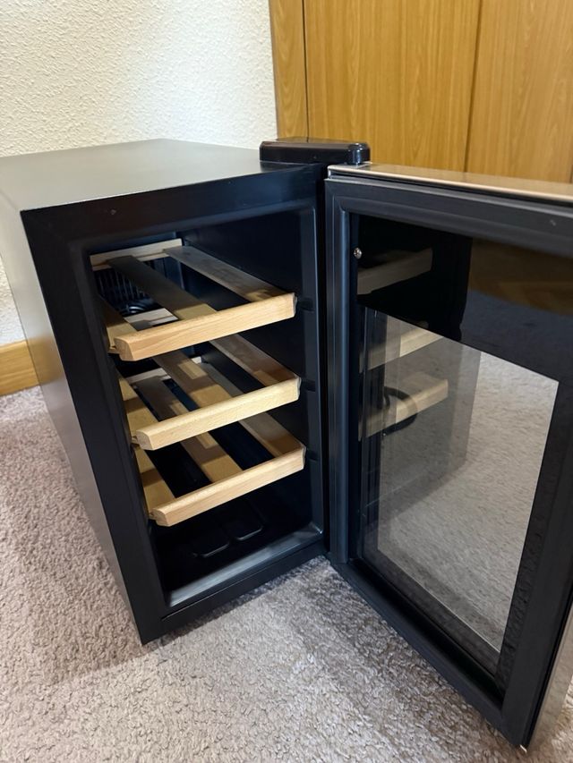 Vinoteca Cecotec Grand Sommelier 800