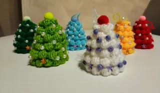 Alberi di Natale uncinetto decorati