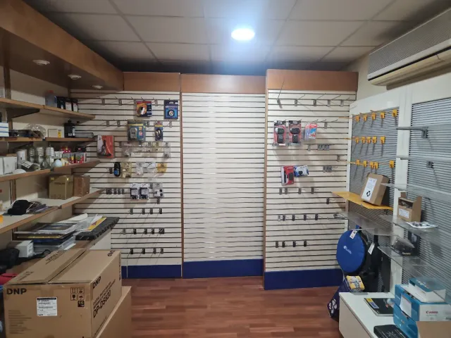 Estanterías de pared con ganchos