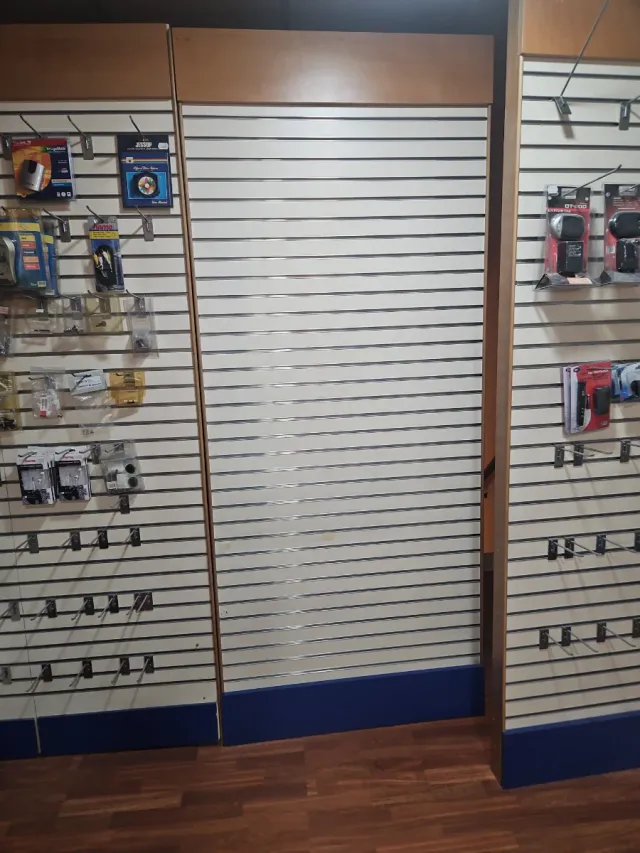 Estanterías de pared con ganchos