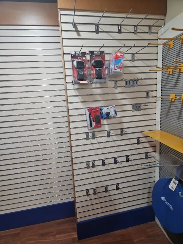 Estanterías de pared con ganchos