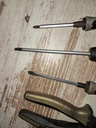 3destornilladores WURT y 1 Alicate