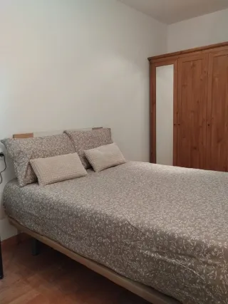 Se alquila habitación en piso compartido