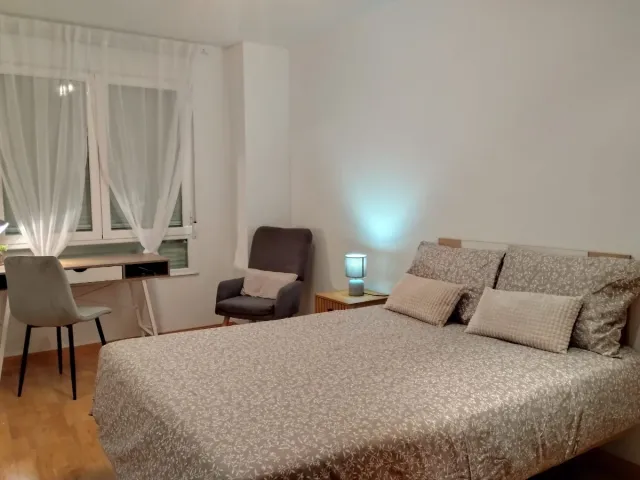 Se alquila habitación en piso compartido