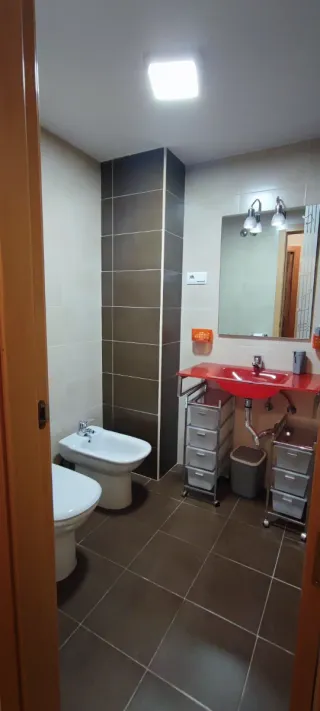 Se alquila habitación en piso compartido