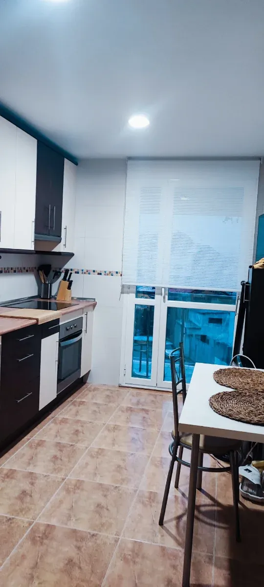 Se alquila habitación en piso compartido