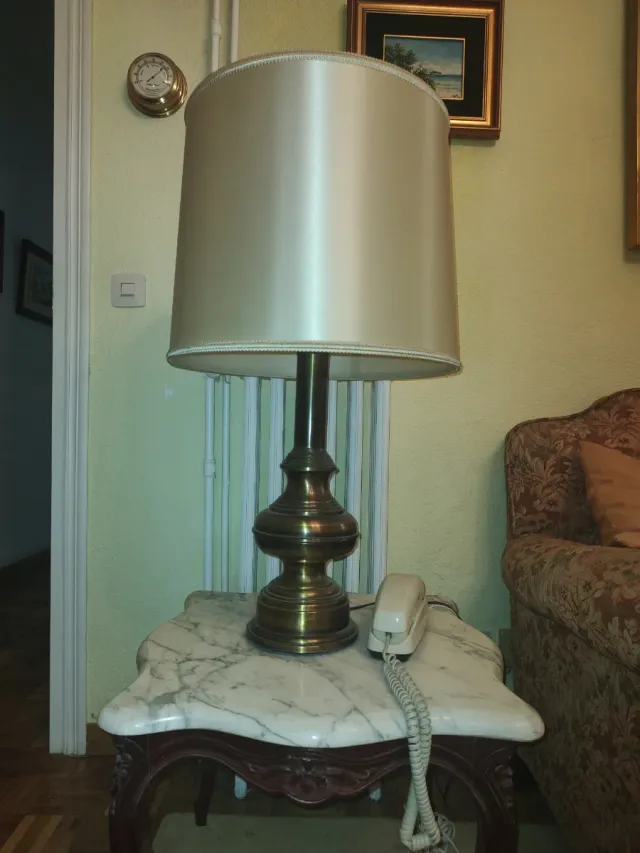 Lámpara de mesa metal y tela