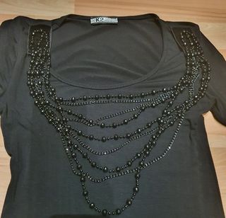 Camiseta negra o vestido