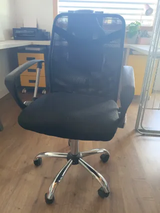 Silla de escritorio con ruedas