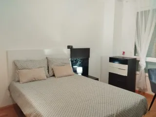 Se alquila habitación en piso compartido
