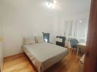 Se alquila habitación en piso compartido