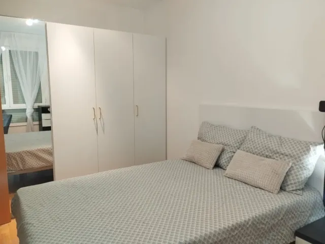 Se alquila habitación en piso compartido