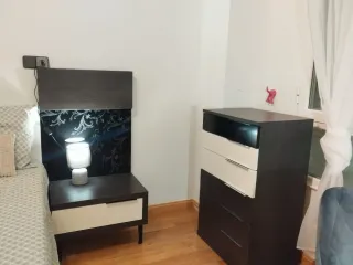Se alquila habitación en piso compartido